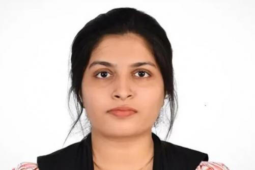 ലിഫ്റ്റ് ചോദിച്ച് ബൈക്കിൽ കയറിയ യുവതി ലോറിയിടിച്ച് മരിച്ചു