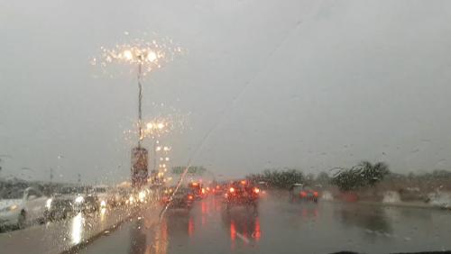 ബഹ്‌റൈനിൽ  ഇടിയോട് കൂടിയ മഴ 