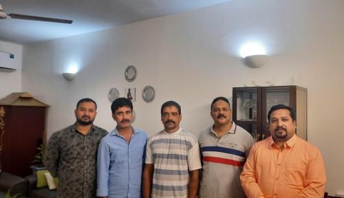 ദുരിത പ്രവാസത്തിന് വിട: ആറു വർഷത്തിന് ശേഷം കണ്ണൂർ സ്വദേശി ബഷീർ നാട്ടിലെത്തി ദുരിത പ്രവാസത്തിന് വിട: ആറു വർഷത്തിന് ശേഷം കണ്ണൂർ സ്വദേശി ബഷീർ നാട്ടിലെത്തി