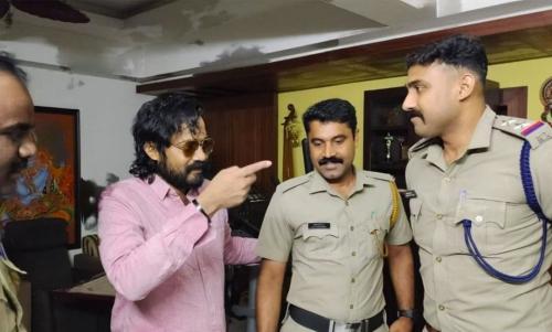 നടൻ ബാലയുടെ വീടിന് നേരെ ആക്രമണം നടൻ ബാലയുടെ വീടിന് നേരെ ആക്രമണം