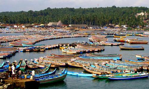 വി­ഴി­ഞ്ഞത്ത്‌ തി­രമാ­ലകൾ‍ വരു­ത്തി­യത്‌ ലക്ഷങ്ങളു­ടെ­ നാ­ശനഷ്‌ടം