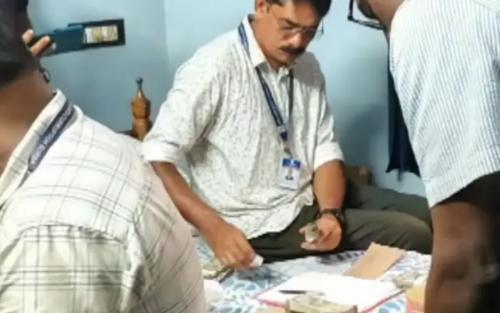 കണക്കിൽപ്പെടാത്ത സ്വത്ത്; ജിഎസ്ടി ജോയിന്റ് കമ്മീഷണറുടെ ഓഫീസിലും വീട്ടിലും റെയ്ഡ്, 14 ലക്ഷം രൂപയും യുഎസ് ഡോളറും പിടിച്ചെടുത്തു