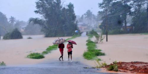 പോളിംഗ് മന്ദഗതിയിലാക്കി‍ സംസ്ഥാനത്തിന്റെ വിവിധയിടങ്ങളിൽ‍ കനത്ത മഴ