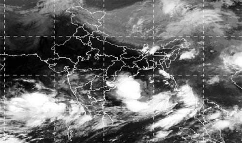 അറബിക്കടലിൽ ന്യൂനമർദ്ദം; കേരളത്തിൽ കനത്ത മഴയ്ക്ക് സാധ്യത അറബിക്കടലിൽ ന്യൂനമർദ്ദം; കേരളത്തിൽ കനത്ത മഴയ്ക്ക് സാധ്യത
