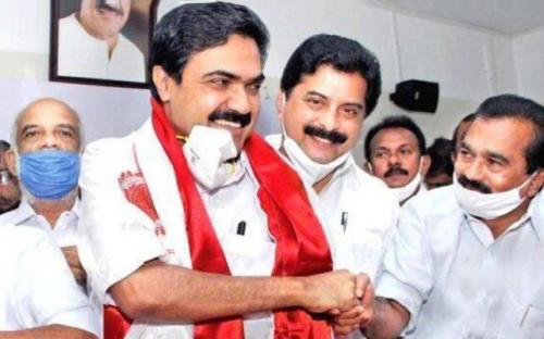 ജോസ് കെ മാണി എൽഡിഎഫിൽ, ഔദ്യോഗിക പ്രഖ്യാപനമായി: സീറ്റ് ചർച്ച പീന്നീട് മതിയെന്ന് പിണറായി ജോസ് കെ മാണി എൽഡിഎഫിൽ, ഔദ്യോഗിക പ്രഖ്യാപനമായി: സീറ്റ് ചർച്ച പീന്നീട് മതിയെന്ന് പിണറായി
