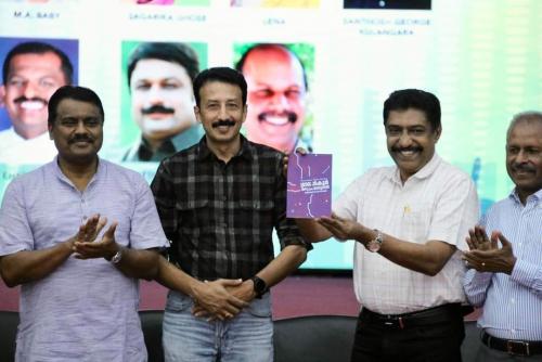 ആദർശ് മാധവൻകുട്ടിയുടെ ആദ്യ നോവൽ പ്രകാശനം ചെയ്തു ആദർശ് മാധവൻകുട്ടിയുടെ ആദ്യ നോവൽ പ്രകാശനം ചെയ്തു
