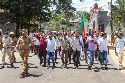 പോപ്പുലർ ഫ്രണ്ട് നടത്തിയ ഹർത്താലിലുണ്ടായ അക്രമങ്ങളിൽ 1,404 പേർ അറസ്റ്റിൽ