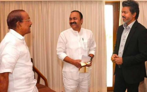 കൗൺസിൽ യോഗത്തിന് മുൻപേ 'ബിഗ് മൂവ്'; ചെന്നൈയിൽ ജോസഫ് വിജയിയെ കണ്ട് സതീശൻ!