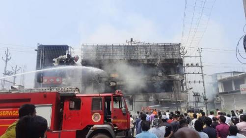 പാലക്കാട് നഗരത്തിലെ ഹോട്ടലില്‍ വന്‍ തീപിടുത്തം