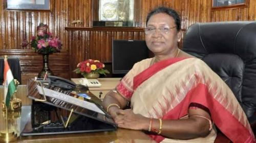 ഇന്ത്യയുടെ 15ആമത് രാഷ്ട്രപതിയായി ദ്രൗപദി മുർമു സത്യപ്രതിജ്ഞ ചെയ്തു ഇന്ത്യയുടെ 15ആമത് രാഷ്ട്രപതിയായി ദ്രൗപദി മുർമു സത്യപ്രതിജ്ഞ ചെയ്തു