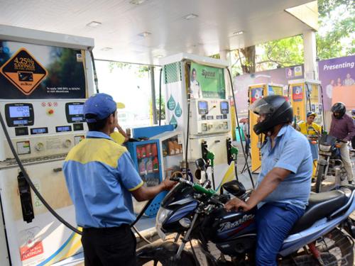 കേ​ര​ള​ത്തി​ൽ സെ​ഞ്ചു​റി​യ​ടി​ച്ച് പെ​ട്രോ​ൾ വി​ല