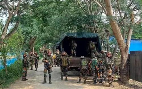 മണിപ്പൂരിൽ സൈന്യത്തിന്റെ പ്രവര്‍ത്തനം തടഞ്ഞ് ജനക്കൂട്ടം: പിടികൂടിയ 12 തീവ്രവാദികളെ വിട്ടുകൊടുത്തു