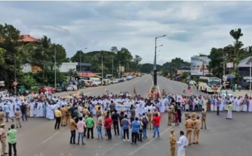 കോണ്ഗ്രസിന്റെ ചക്രസ്തംഭന സമരത്തിനിടെ പാലക്കാട് സംഘര്ഷം കോണ്ഗ്രസിന്റെ ചക്രസ്തംഭന സമരത്തിനിടെ പാലക്കാട് സംഘര്ഷം