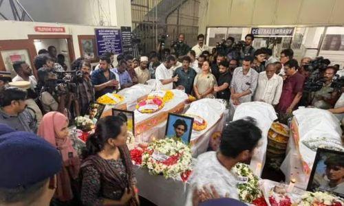വണ്ടാനത്ത് പൊതുദർശനം; സഹപാഠികളുടെ കണ്ണീരിൽ കുതിർന്ന അന്ത്യാഞ്ജലി വണ്ടാനത്ത് പൊതുദർശനം; സഹപാഠികളുടെ കണ്ണീരിൽ കുതിർന്ന അന്ത്യാഞ്ജലി