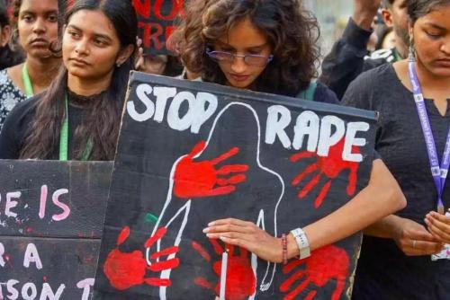 കൊൽക്കത്തയിൽ എംബിബിഎസ് വിദ്യാർഥിനി കൂട്ട ബലാത്സംഗത്തിന് ഇരയായി; ആരോഗ്യനില ഗുരുതരമായി തുടരുന്നു കൊൽക്കത്തയിൽ എംബിബിഎസ് വിദ്യാർഥിനി കൂട്ട ബലാത്സംഗത്തിന് ഇരയായി; ആരോഗ്യനില ഗുരുതരമായി തുടരുന്നു