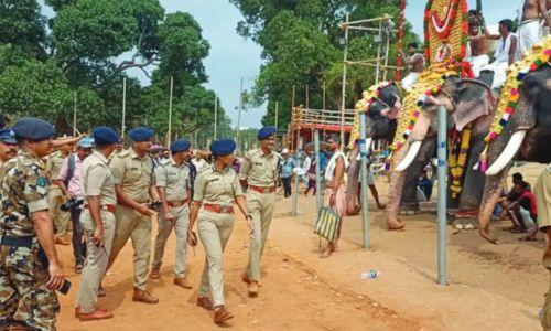 തൃശൂർ പൂരത്തിലെ പോലീസ് ഇടപെടലിൽ ഹൈക്കോടതി സർക്കാരിനോട് വിശദീകരണം തേടി തൃശൂർ പൂരത്തിലെ പോലീസ് ഇടപെടലിൽ ഹൈക്കോടതി സർക്കാരിനോട് വിശദീകരണം തേടി