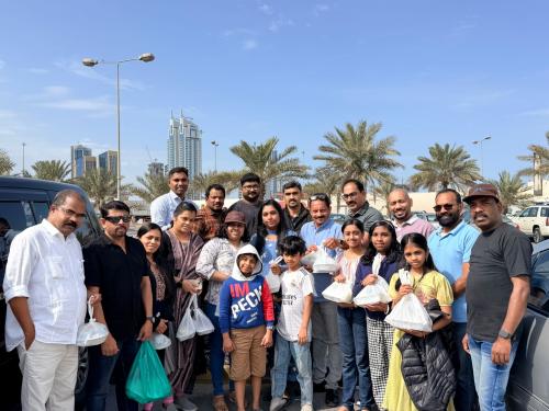 കരുതലായി കെ.പി.എഫ് ലേഡീസ് വിംഗിന്റെ 'മീൽ ഓഫ് കെയർ'; മനാമയിൽ ഭക്ഷണപ്പൊതികൾ വിതരണം ചെയ്തു