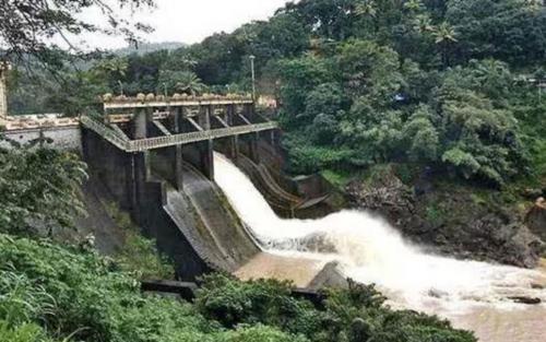 സംസ്ഥാനത്ത് അതിശക്തമഴ: ഡാമുകള് തുറന്നു; ജാഗ്രത വേണമെന്ന് അധികൃതര് സംസ്ഥാനത്ത് അതിശക്തമഴ: ഡാമുകള് തുറന്നു; ജാഗ്രത വേണമെന്ന് അധികൃതര്