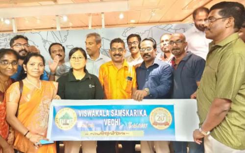 വിശ്വകലാ സാംസ്കാരിക വേദി സാഹിത്യ വിഭാഗത്തിന്റെ പ്രവർത്തനോദ്ഘാടനം ‘ലോഗോസ് ഹോപ്’ കപ്പലിൽ വിശ്വകലാ സാംസ്കാരിക വേദി സാഹിത്യ വിഭാഗത്തിന്റെ പ്രവർത്തനോദ്ഘാടനം ‘ലോഗോസ് ഹോപ്’ കപ്പലിൽ