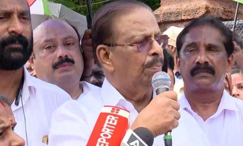 കളക്ടർക്കെതിരെ കോൺഗ്രസ് മാർച്ചിൽ സംഘർഷം; ആണാണെന്ന് പറഞ്ഞാൽ പോരാ, ആണത്തം വേണം; സുധാകരൻ കളക്ടർക്കെതിരെ കോൺഗ്രസ് മാർച്ചിൽ സംഘർഷം; ആണാണെന്ന് പറഞ്ഞാൽ പോരാ, ആണത്തം വേണം; സുധാകരൻ