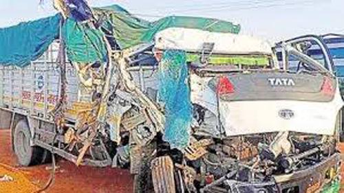 മധ്യപ്രദേശില് വാഹനാപകടത്തിൽ അഞ്ച് കുടിയേറ്റ തൊഴിലാളികള് മരിച്ചു മധ്യപ്രദേശില് വാഹനാപകടത്തിൽ അഞ്ച് കുടിയേറ്റ തൊഴിലാളികള് മരിച്ചു