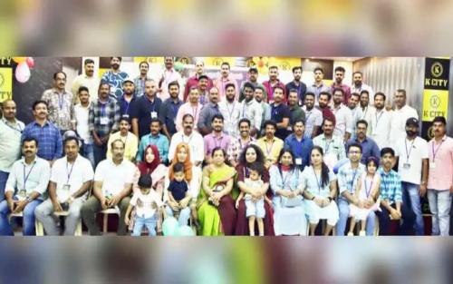 ബഹ്റൈനിലെ കല്ലേരി നിവാസികൾ പെരുന്നാളിന് ഒത്ത് ചേർന്നു ബഹ്റൈനിലെ കല്ലേരി നിവാസികൾ പെരുന്നാളിന് ഒത്ത് ചേർന്നു