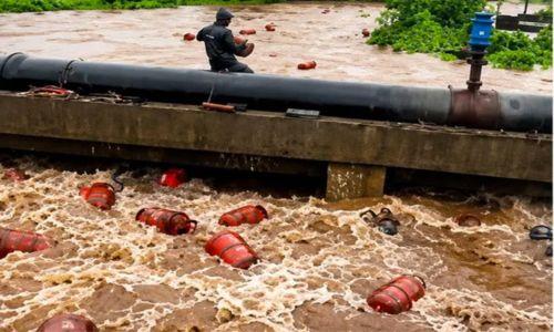 മഹാരാഷ്ട്രയിൽ കനത്ത മഴ: പുഴയിലേക്ക് ഒഴുകിപ്പോയത് മൂവായിരം എൽ.പി.ജി സിലിണ്ടറുകൾ