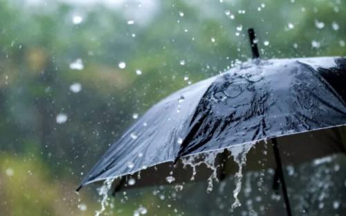 ബംഗാൾ ഉൾക്കടലിൽ ചക്രവാതച്ചുഴി: സംസ്ഥാനത്ത് മഴ കനക്കുന്നു; വിവിധ ജില്ലകളിൽ യെല്ലോ അലർട്ടും തീരങ്ങളിൽ റെഡ് അലർട്ടും