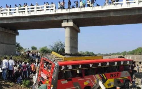 മധ്യപ്രദേശിൽ ബസ് മറിഞ്ഞ് 15 പേർ മരിച്ചു
