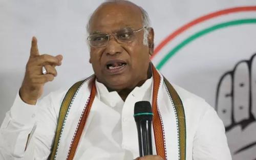 മാനനഷ്ടക്കേസ്: മല്ലികാർജുൻ ഖാർഗെയ്ക്ക് പഞ്ചാബ് കോടതി നോട്ടീസ് മാനനഷ്ടക്കേസ്: മല്ലികാർജുൻ ഖാർഗെയ്ക്ക് പഞ്ചാബ് കോടതി നോട്ടീസ്