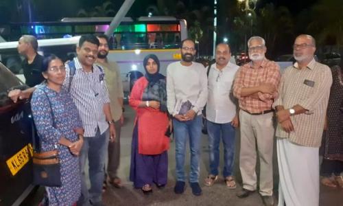 27 മാസം ജയില്വാസത്തിന് ശേഷം സിദ്ധിഖ് കാപ്പന് കേരളത്തിലെത്തി 27 മാസം ജയില്വാസത്തിന് ശേഷം സിദ്ധിഖ് കാപ്പന് കേരളത്തിലെത്തി
