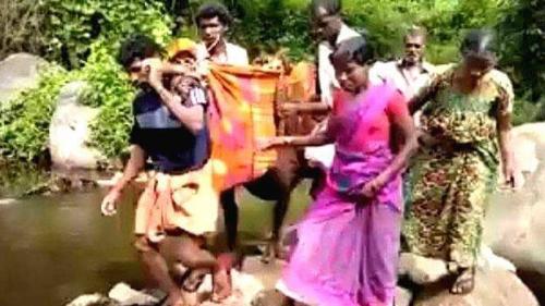 ഇതെന്തൊരു കഷ്ടം! അട്ടപ്പാടിയില്‍ പൂര്‍ണ ഗര്‍ഭിണിക്ക് ദുരിതയാത്ര