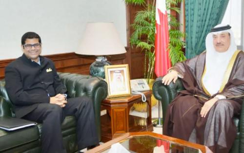 ബഹ്റൈൻ തൊഴിൽ മന്ത്രി ഇന്ത്യൻ അംബാസഡർ വിനോദ് കെ. ജേക്കബുമായി കൂടിക്കാഴ്ച നടത്തി