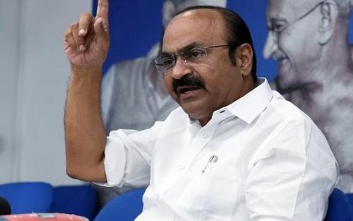 മുഖ്യമന്ത്രി ഒളിച്ചോടുകയാണ്, പ്രസാദിയയുമായി എന്താണ് ബന്ധമെന്നും വി.ഡി.സതീശന് മുഖ്യമന്ത്രി ഒളിച്ചോടുകയാണ്, പ്രസാദിയയുമായി എന്താണ് ബന്ധമെന്നും വി.ഡി.സതീശന്