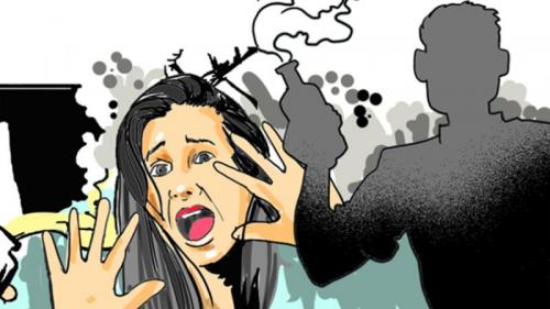 ഉത്തർപ്രദേശിൽ വനിതാ ബാങ്ക് മാനേജർക്കെതിരെ ആസിഡ് ആക്രമണം ഉത്തർപ്രദേശിൽ വനിതാ ബാങ്ക് മാനേജർക്കെതിരെ ആസിഡ് ആക്രമണം