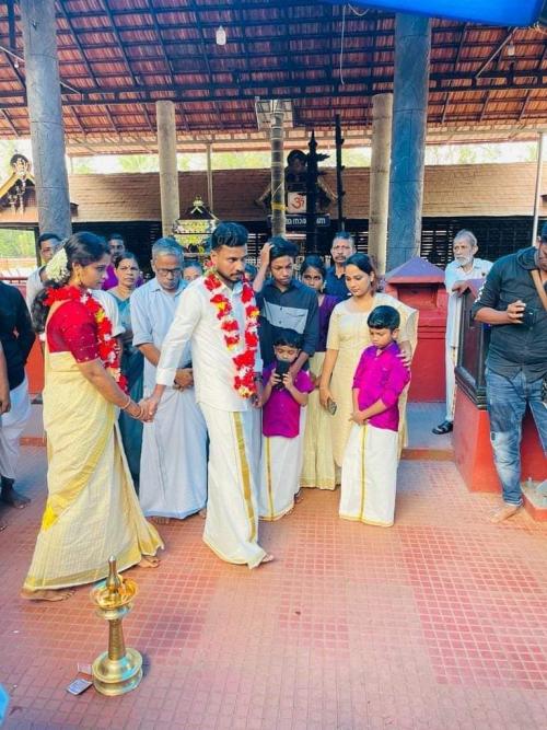 സജീഷും പ്രതിഭയും ഒന്നായി;  സാക്ഷികളായി മക്കളും, ലിനിയുടെ കുടുംബവും