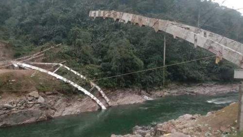 ഇന്ത്യ−ചൈന അതിർത്തിയിൽ 19 തൊഴിലാളികളെ കാണാനില്ല: ഒരു മൃതദേഹം കണ്ടെത്തി ഇന്ത്യ−ചൈന അതിർത്തിയിൽ 19 തൊഴിലാളികളെ കാണാനില്ല: ഒരു മൃതദേഹം കണ്ടെത്തി