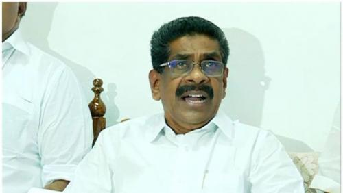 വീട്ടില്‍ സമാന്തര പിഎസ്‌സി ഓഫീസെന്ന് മുല്ലപ്പള്ളി:എസ്എഫ്ഐ
