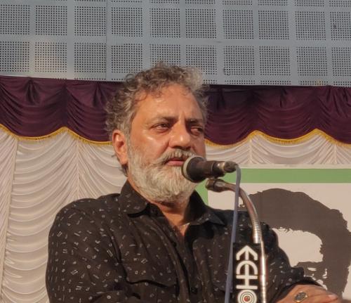 ബാറിലിരുന്നാൽ വരാത്ത വൈറസ് തീയറ്ററിലെത്തുമെന്ന് നാസ കണ്ടുപിടിച്ചോ?