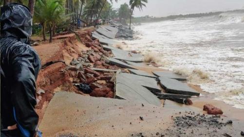 മഴക്കെടുതിയിൽ കർണാടകയിൽ നാല് മരണം മഴക്കെടുതിയിൽ കർണാടകയിൽ നാല് മരണം