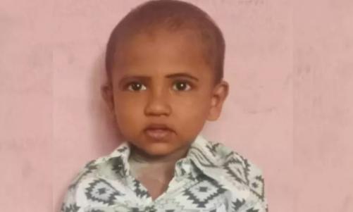 തൃശൂരിൽ കുപ്പിയുടെ മൂടി വിഴുങ്ങി നാല് വയസുകാരന് ദാരുണാന്ത്യം തൃശൂരിൽ കുപ്പിയുടെ മൂടി വിഴുങ്ങി നാല് വയസുകാരന് ദാരുണാന്ത്യം
