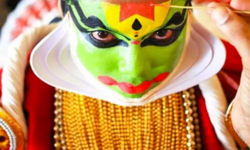 സംസ്ഥാന സ്കൂൾ കലോത്സവം; കിരീടം ഉറപ്പിച്ച് കോഴിക്കോട്; രണ്ടാം സ്ഥാനത്തിനായി ശക്തമായ പോരാട്ടം സംസ്ഥാന സ്കൂൾ കലോത്സവം; കിരീടം ഉറപ്പിച്ച് കോഴിക്കോട്; രണ്ടാം സ്ഥാനത്തിനായി ശക്തമായ പോരാട്ടം