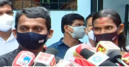 പത്ത് വർഷം ഒളിപ്പിച്ച പ്രണയിനിയെ ജീവിത സഖിയാക്കി റഹ്മാൻ പത്ത് വർഷം ഒളിപ്പിച്ച പ്രണയിനിയെ ജീവിത സഖിയാക്കി റഹ്മാൻ