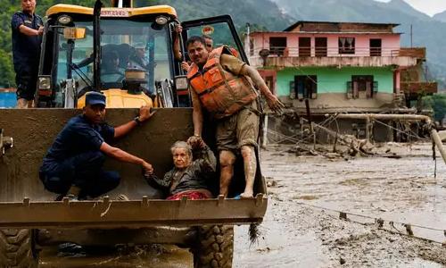 നേപ്പാളിലേക്ക് ഇന്ത്യയുടെ സഹായഹസ്തം: 68.5 ടൺ ദുരിതാശ്വാസ സാമഗ്രികൾ കൈമാറി