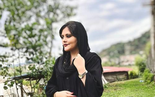 മഹ്സ അമിനിയുടെ കസ്റ്റഡി മരണത്തിന്റെ ഒന്നാം വാർഷികദിനത്തിൽ പിതാവിനെ അറസ്റ്റ് ചെയ്തു മഹ്സ അമിനിയുടെ കസ്റ്റഡി മരണത്തിന്റെ ഒന്നാം വാർഷികദിനത്തിൽ പിതാവിനെ അറസ്റ്റ് ചെയ്തു