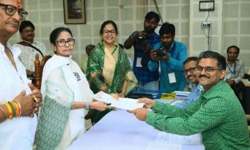 മമത ബാനർജി ഭവാനിപുരിൽ നാമനിർദ്ദേശ പത്രിക സമർപ്പിച്ചു