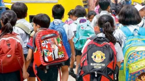 കോഴിക്കോട്ടെ അനിശ്ചിതകാല അവധി; ഉത്തരവ് തിരുത്തി കളക്ടർ, 23 വരെ ക്ലാസ് ഓൺലൈനിൽ കോഴിക്കോട്ടെ അനിശ്ചിതകാല അവധി; ഉത്തരവ് തിരുത്തി കളക്ടർ, 23 വരെ ക്ലാസ് ഓൺലൈനിൽ