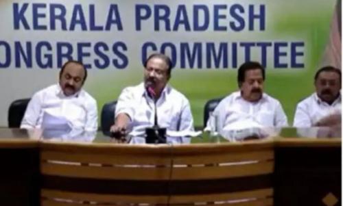 അത്തപ്പൂക്കളത്തില് നായകയറിയിരിക്കുന്നത് പോലെയാണ് കോണ്ഗ്രസിന്റെ പരിപാടികളുടെ അവസാനം: കെപിസിസി യോഗത്തില് രൂക്ഷ വിമർശനവുമായി നേതാക്കൾ അത്തപ്പൂക്കളത്തില് നായകയറിയിരിക്കുന്നത് പോലെയാണ് കോണ്ഗ്രസിന്റെ പരിപാടികളുടെ അവസാനം: കെപിസിസി യോഗത്തില് രൂക്ഷ വിമർശനവുമായി നേതാക്കൾ