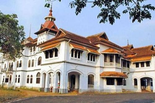 കവടിയാർ കൊട്ടാരത്തിൽ വൻ മോഷണം: 2 കോടി രൂപയുടെ സ്വർണാഭരണങ്ങൾ നഷ്ടപ്പെട്ടു