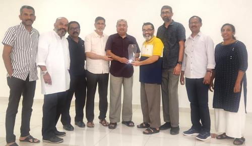 ശശികുമാർ പള്ളൂരിന് മാഹി അസോസിയേഷൻ യാത്രയയപ്പ് നൽകി